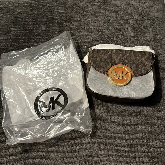 MK Crossbody - Picture 1 of 6